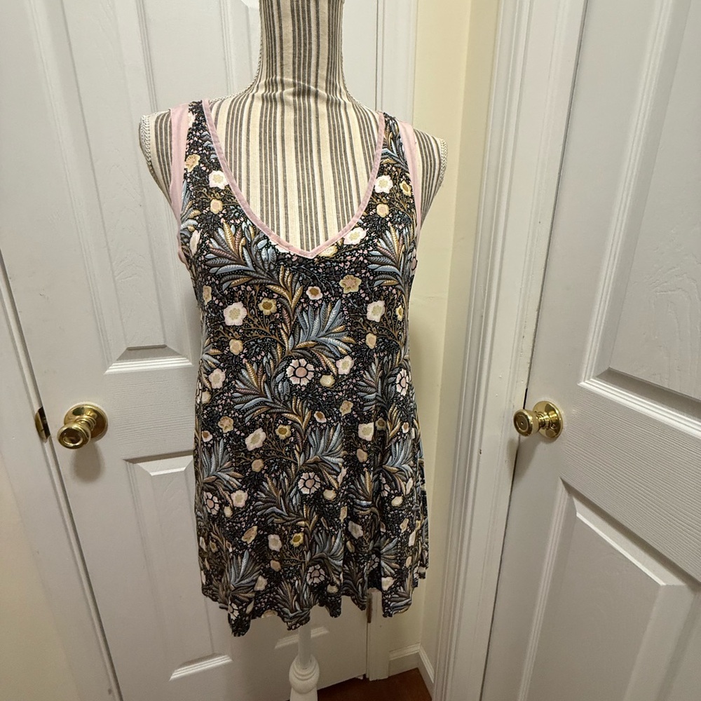 Grace and Lace Tiered Mesh Tank Sleeveless Top
Floral Print